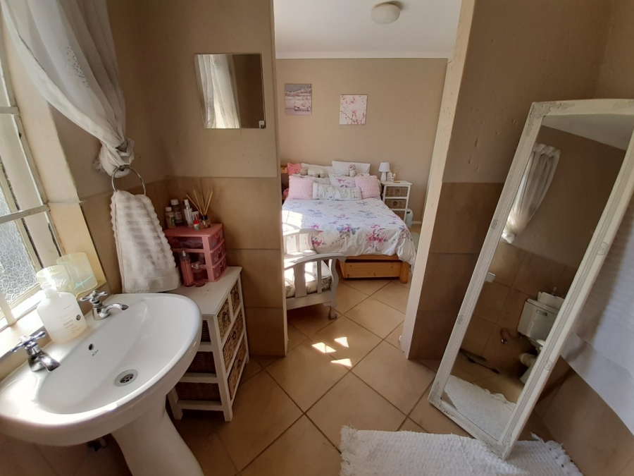 To Let  Bedroom Property for Rent in Van Der Hoff Park North West